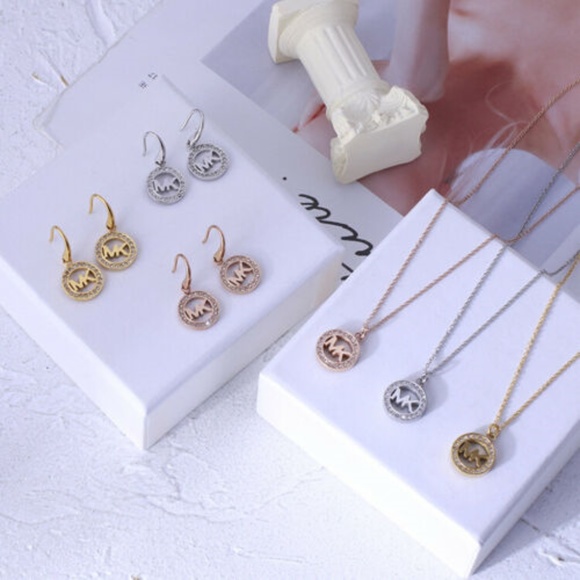 NWT Michael Kors Logo Pave GOLD Circle Necklace - Picture 8 of 8